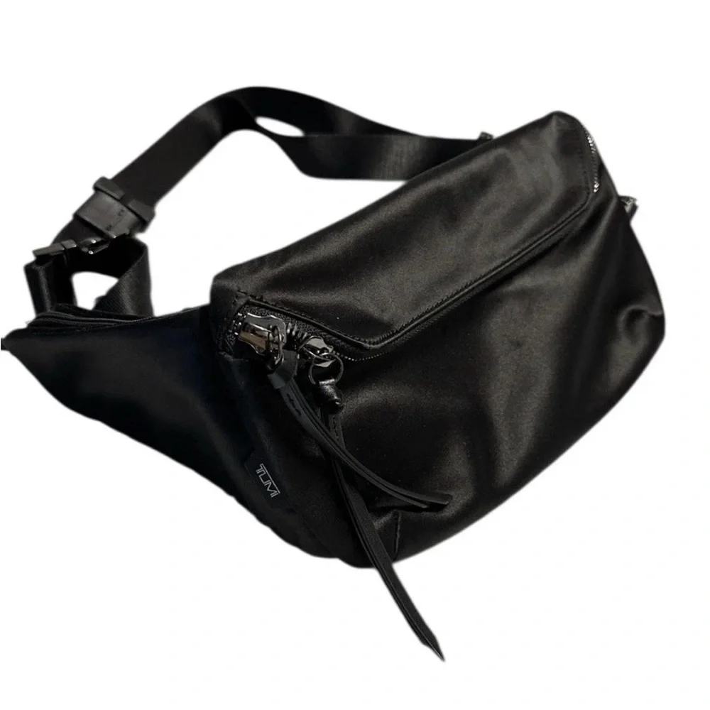 Rare‼️EUC TUMI Sleek Sling/ Crossbody/Fanny Safe International Travel Bag
